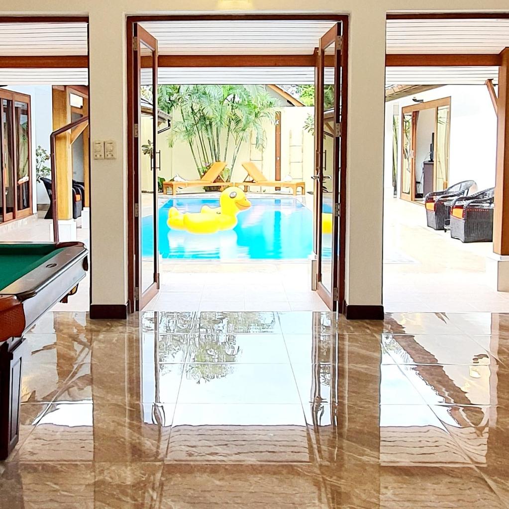 Orange palm pool villa photo 4