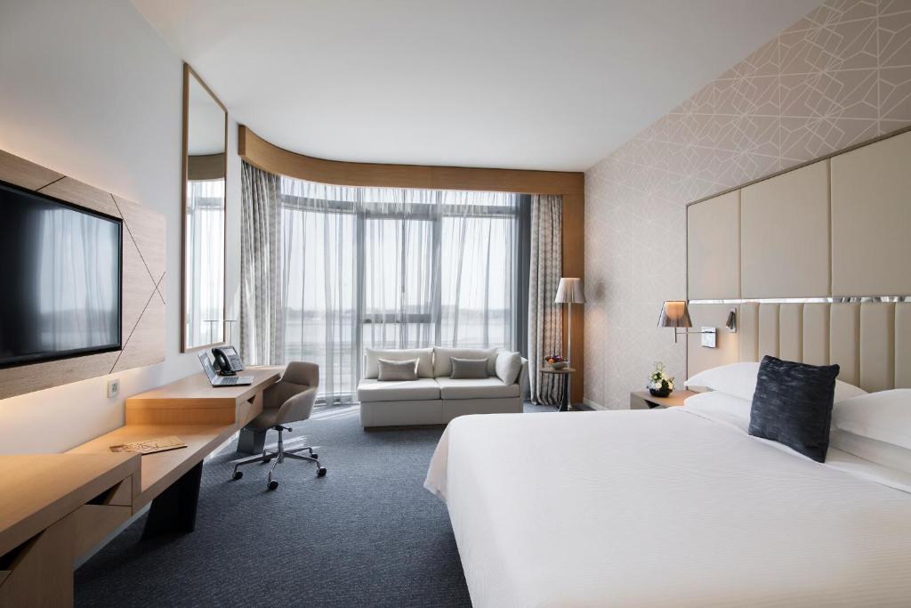 Pearl Rotana Capital Centre photo 1