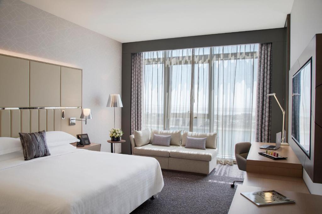 Pearl Rotana Capital Centre photo 2