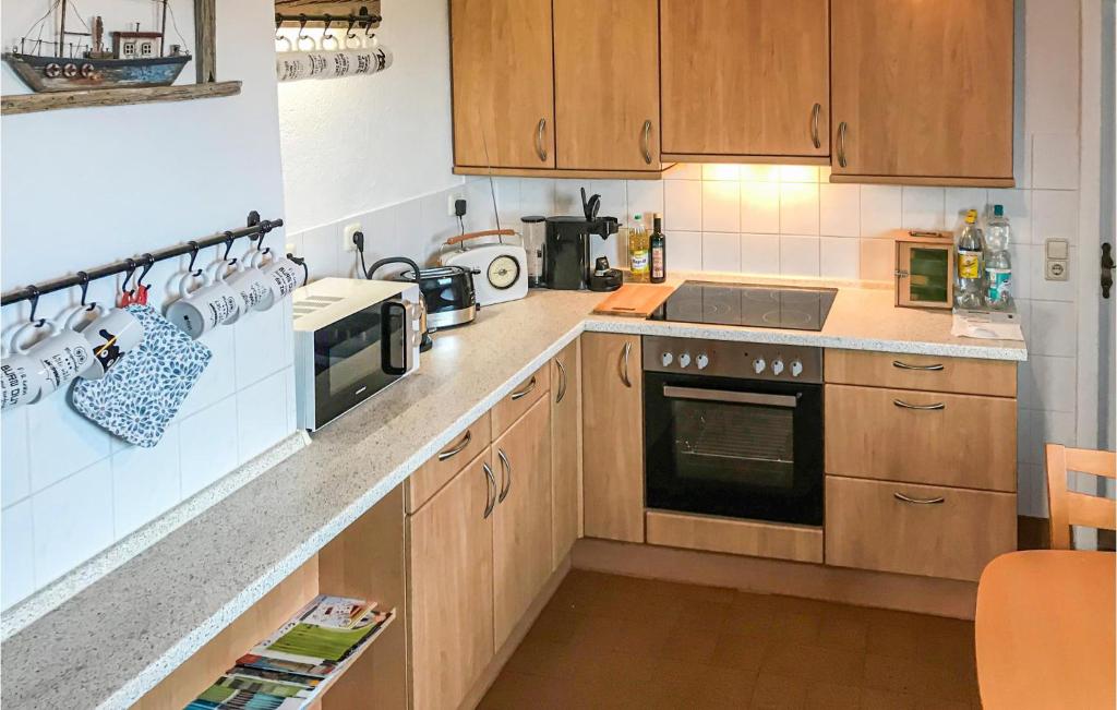 Beautiful Home In Alt Bukow With 3 Bedrooms And Wifi photo 2