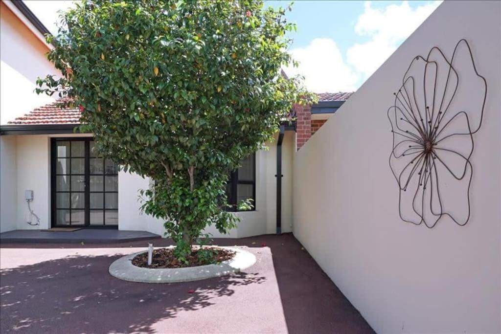 Swan River Applecross Heathcote Park 1BR Villa - Tap to explore photos