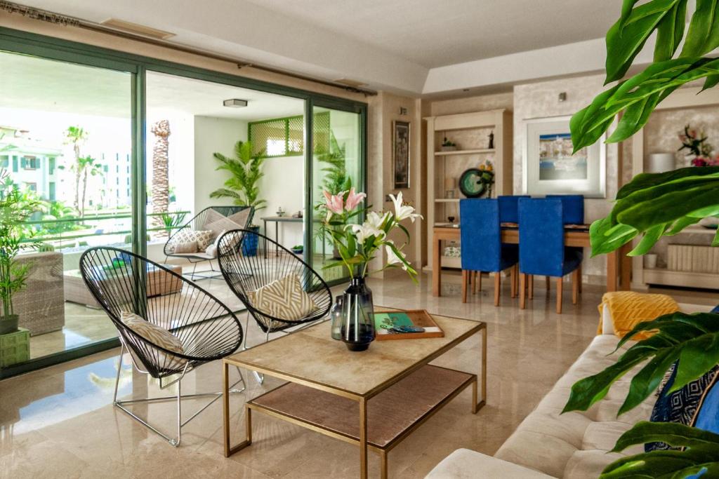 Polo Royale Waterfront Luxury Apt - 3 terraces and pool photo 2