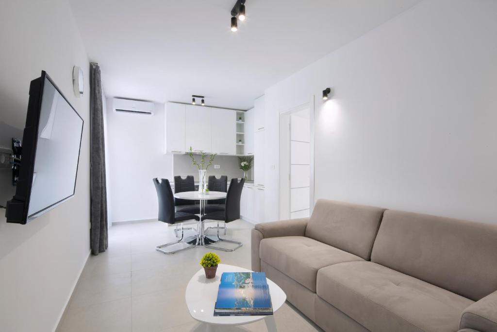 Апартаменты (Апартаменты с 1 спальней), R-Apartments