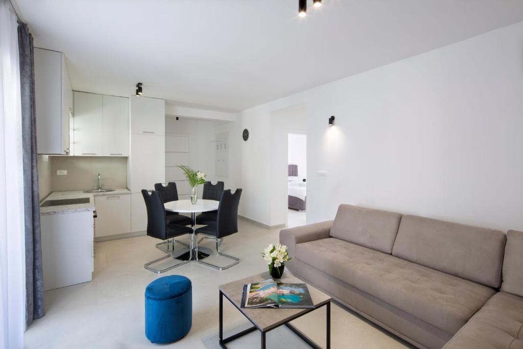 Апартаменты (Апартаменты с 2 спальнями), R-Apartments