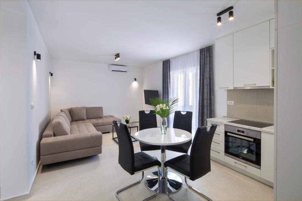 Апартаменты (Апартаменты с 2 спальнями), R-Apartments
