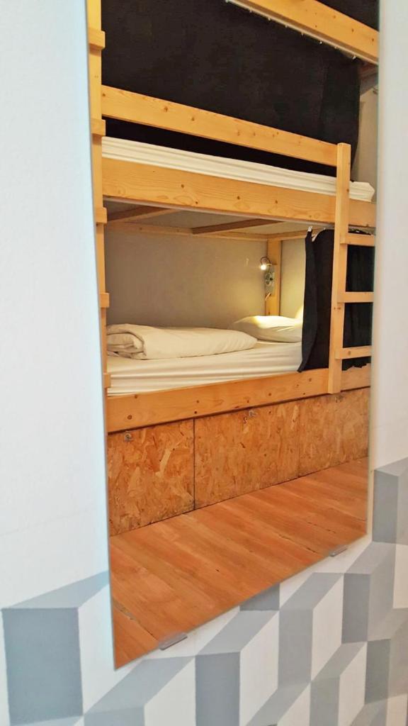 Номер (Кровать в общем 6-местном номере для мужчин и женщин), Lookout Lisbon Hostel