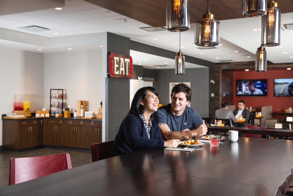 Holiday Inn Edmonton South - Evario Events, an IHG Hotel photo 1