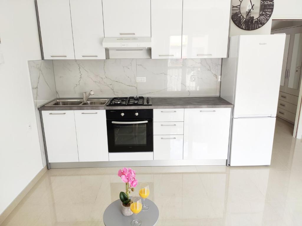White Studio Apartman photo 2
