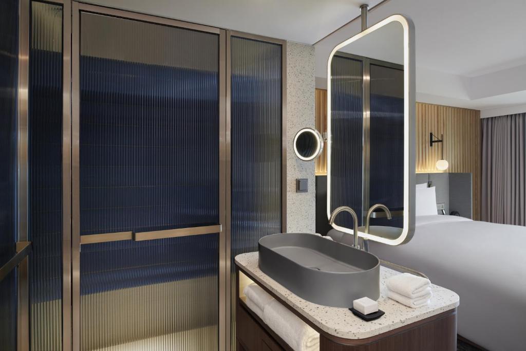 Двухместный (Улучшенный номер с кроватью размера «king-size»), Mondrian Seoul Itaewon
