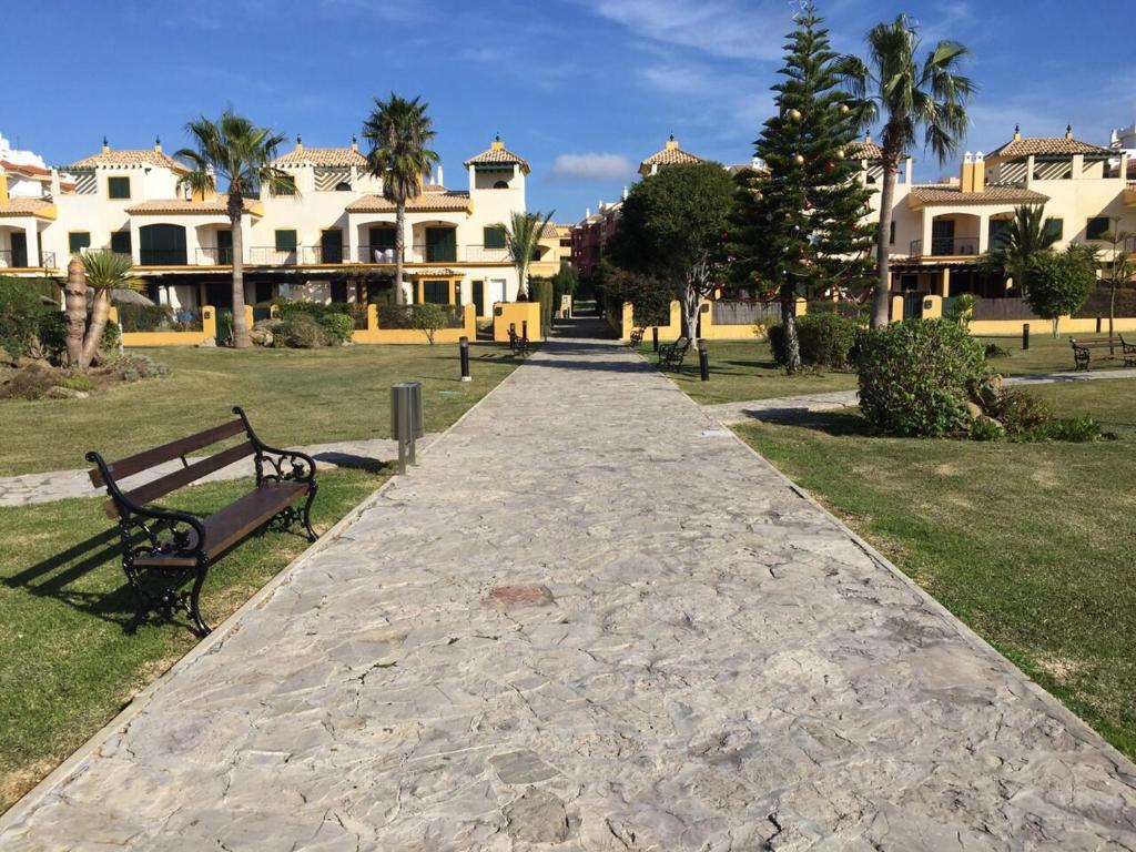 ATLANTERRA BAJO. SALIDA DIRECTA. URBANIZACIÓN DE LUJO. PISCINAS CANCHAS PÁDEL. WIFI Y A/A photo 1