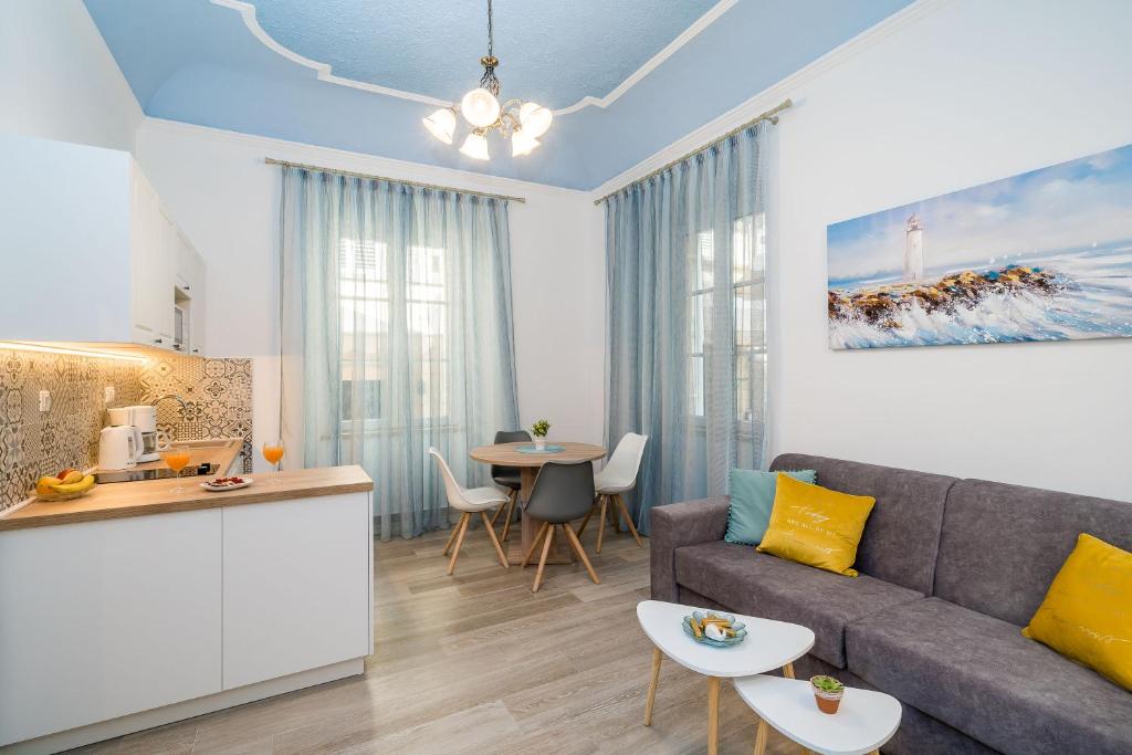 Old Town Top Spot Apartments photo 4