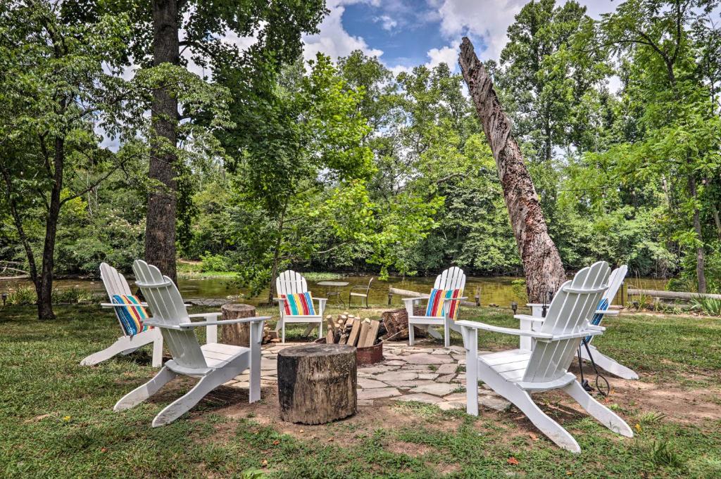 Cozy Smoky Mtn Retreat on River with Fire Pit and Deck photo 1