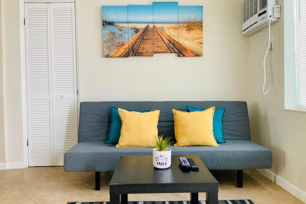 Hollywood Beach Apartments - Walk to the Beach image