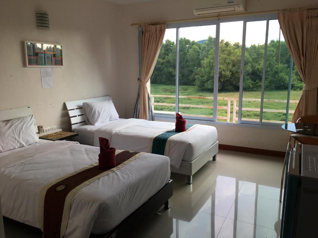 Siriburi Resort photo 4