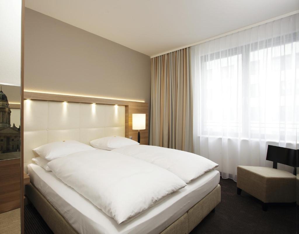H4 Hotel Berlin Alexanderplatz photo 2
