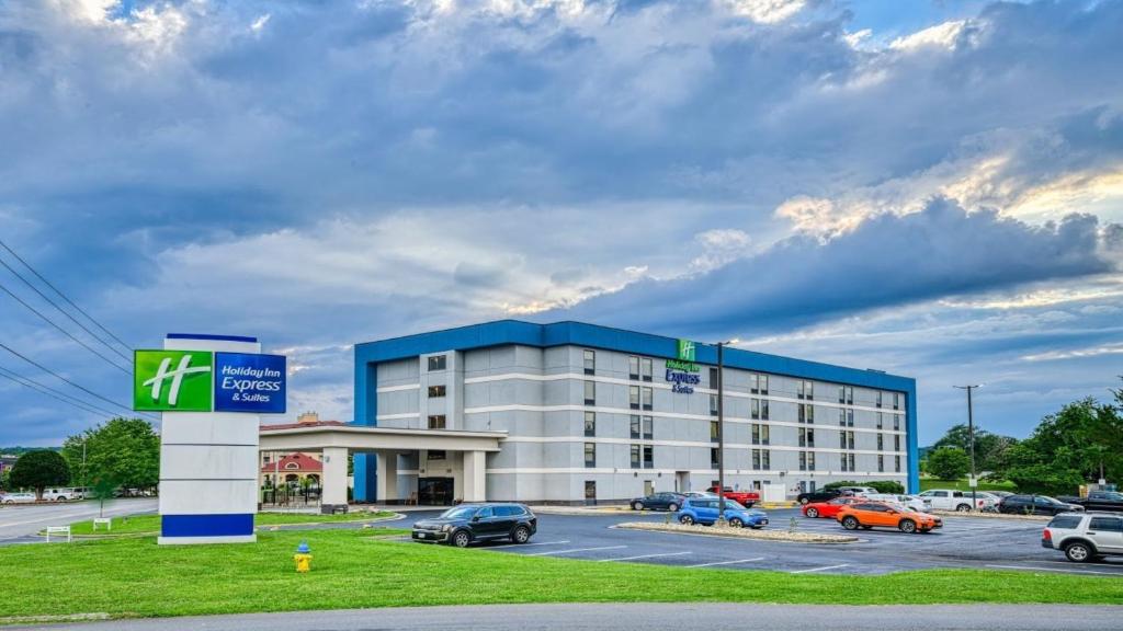 Holiday Inn Express Pigeon Forge/Near Dollywood, an IHG Hotel image