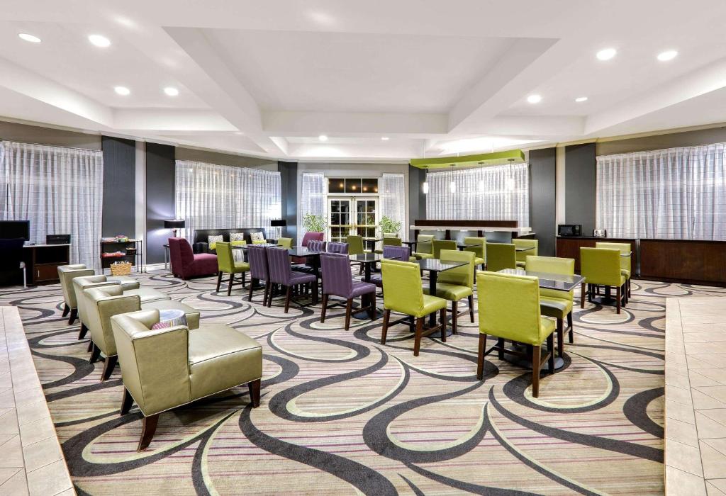 La Quinta by Wyndham Dallas North Central photo 3
