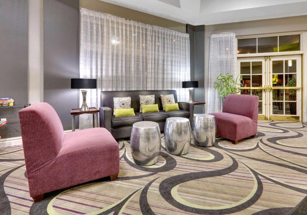 La Quinta by Wyndham Dallas North Central photo 4