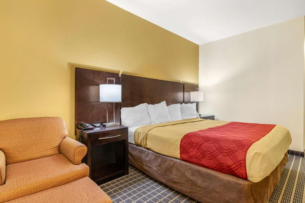 Econo Lodge image