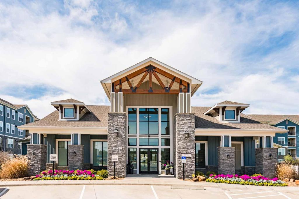 Spacious Furnished Resort Style Apartments image