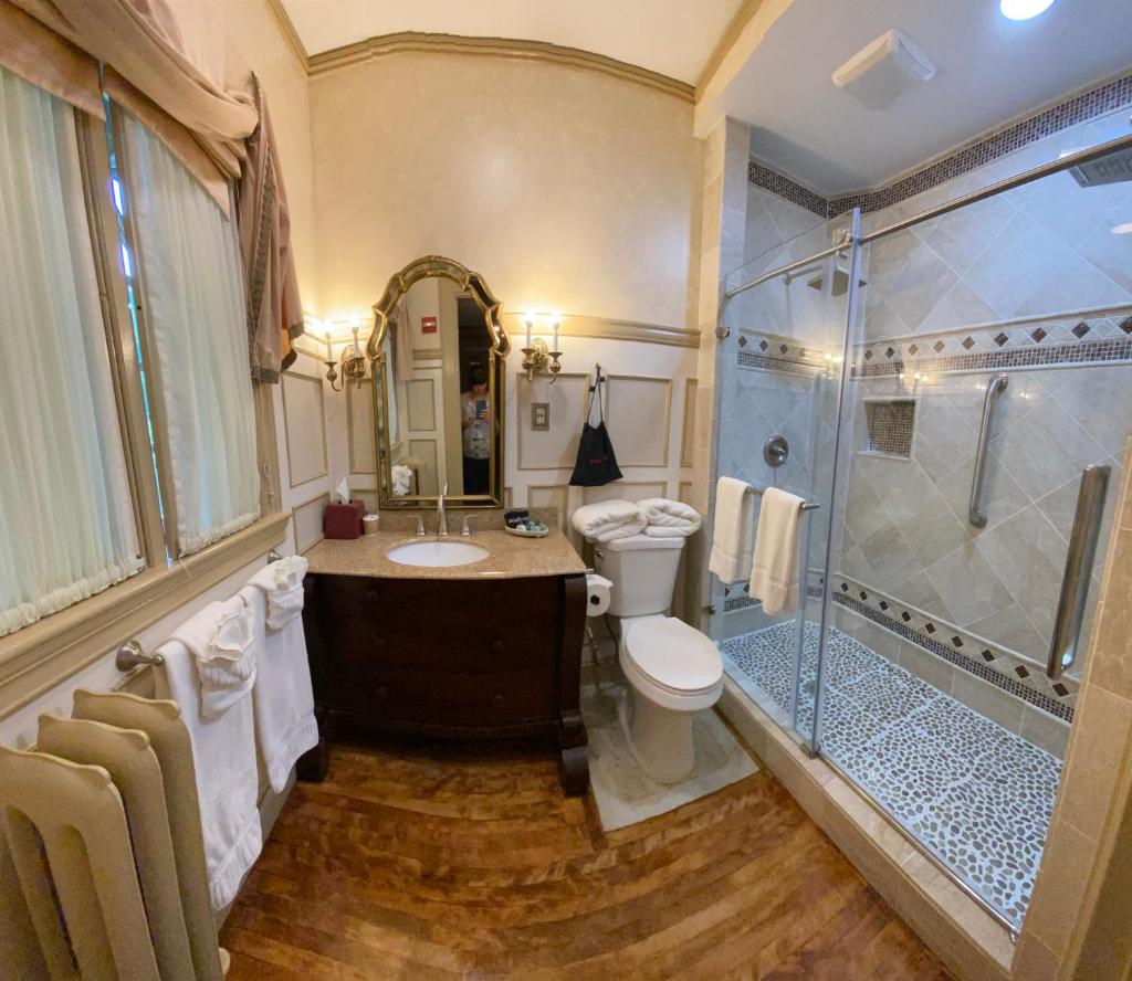 Gramercy Mansion photo 2