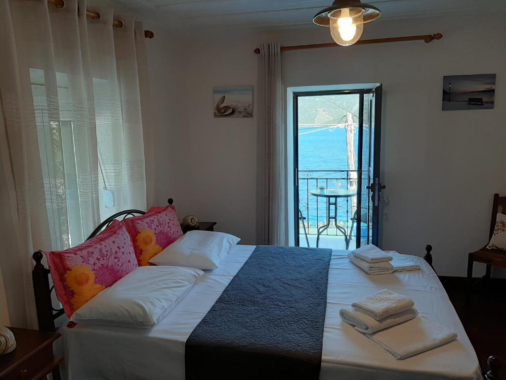 Chiona΄s Apartments by the Sea photo 2