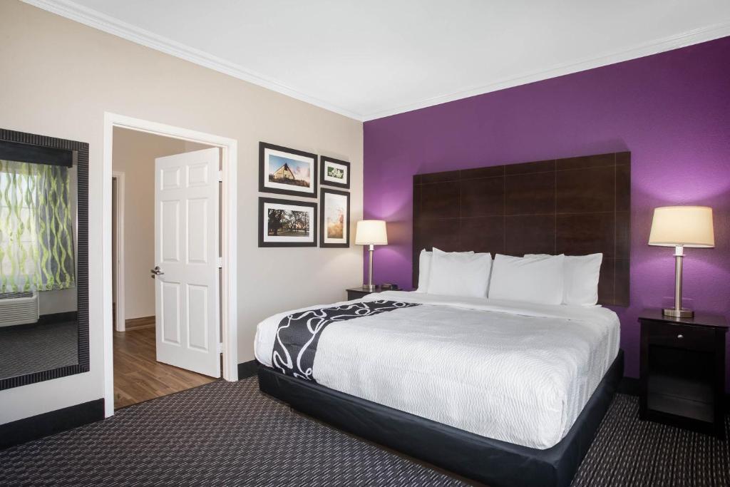 La Quinta by Wyndham Columbus TX photo 3
