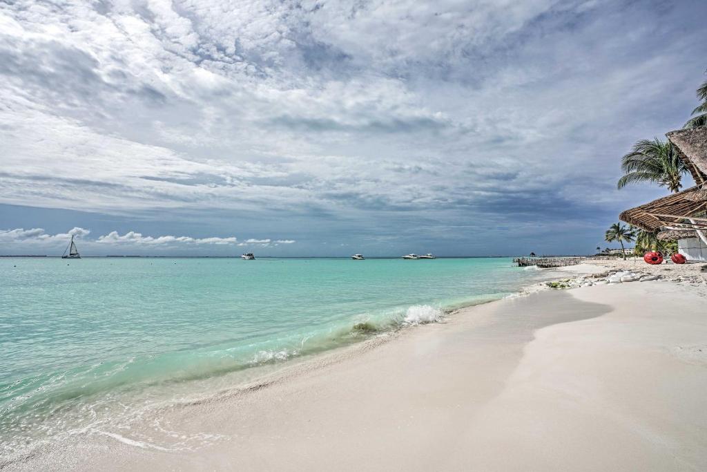 Ocean-View Oasis on Playa Norte with Resort Amenities photo 3
