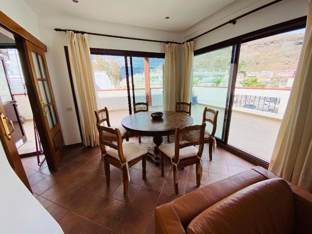 luxury penthouse with ocean and beach views in Puerto de Mogan photo 2