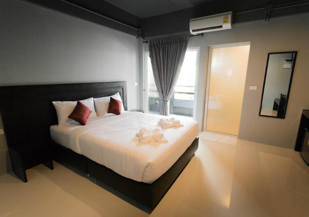 B-Black Hotel Chonburi photo 2