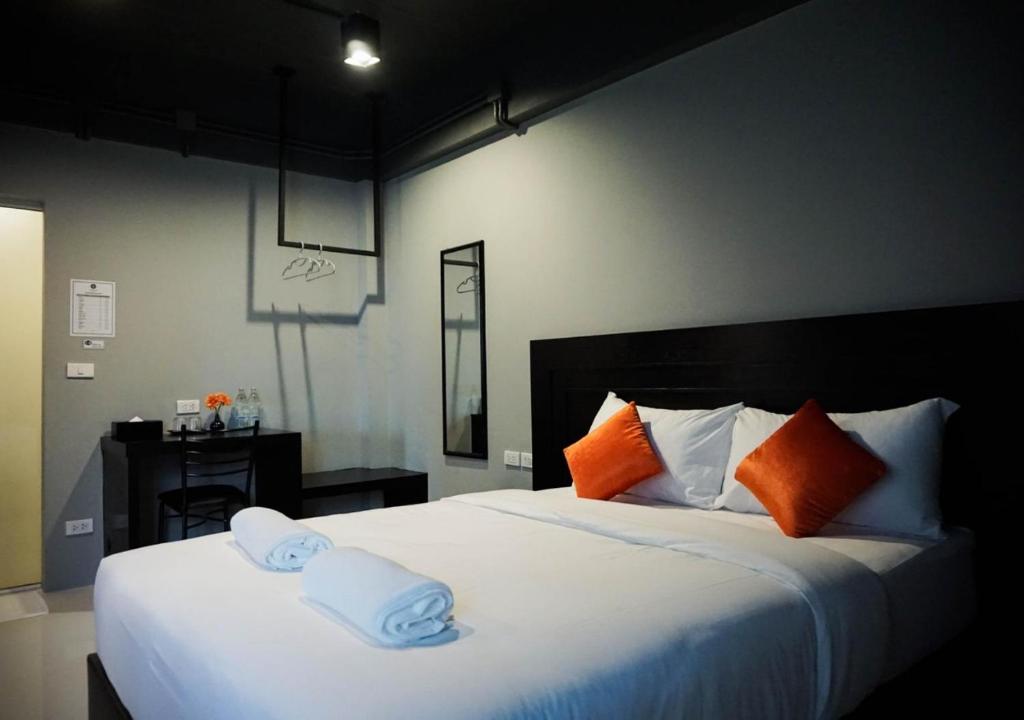B-Black Hotel Chonburi photo 3