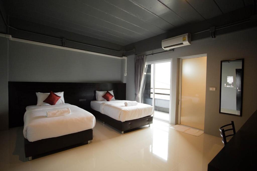 B-Black Hotel Chonburi photo 1
