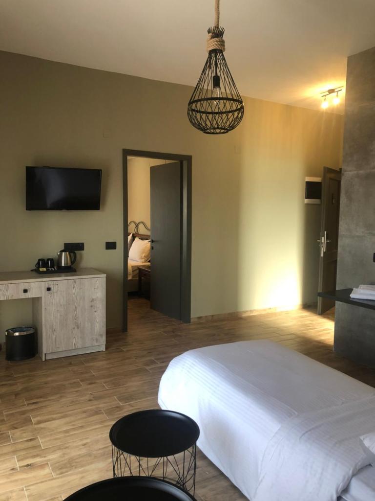 Petousis Hotel & Suites photo 3