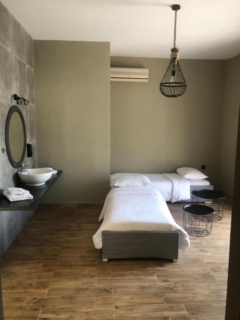 Petousis Hotel & Suites photo 2