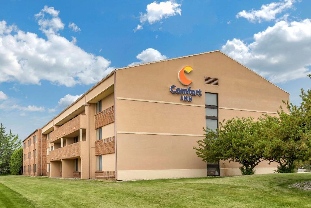 Comfort Inn Lansing photo 1