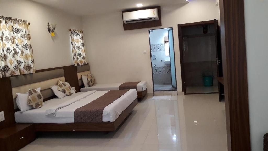 Трехместный (Трехместный номер Делюкс), OYO 10217 Hotel Golden Palms