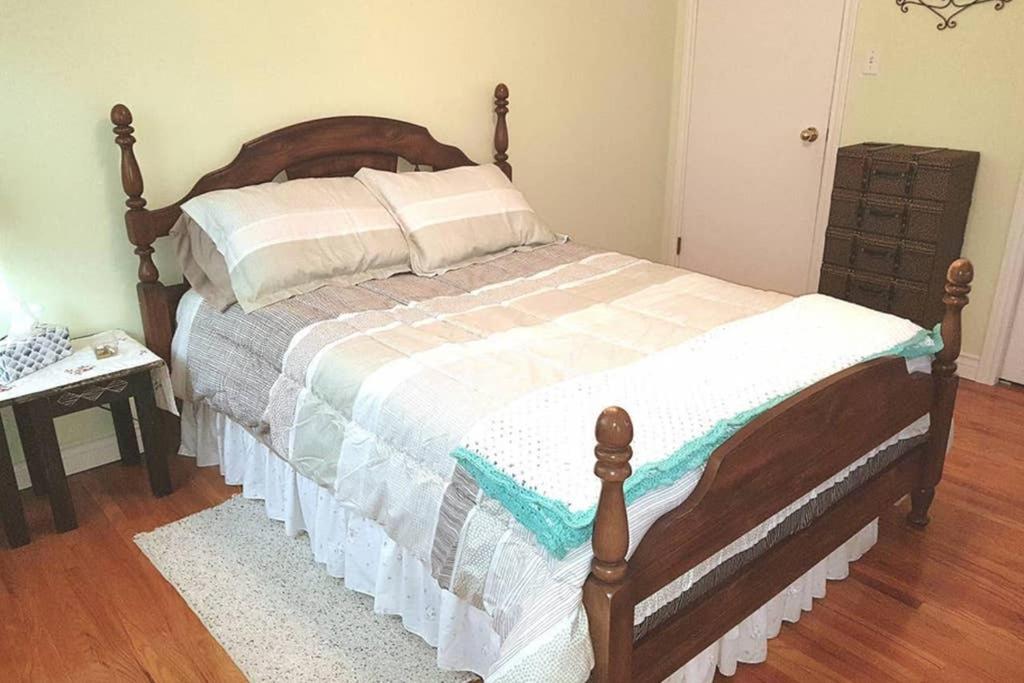 Sarnia Secret - BIG, Private 3 BR/2 BA APT by HWY photo 4