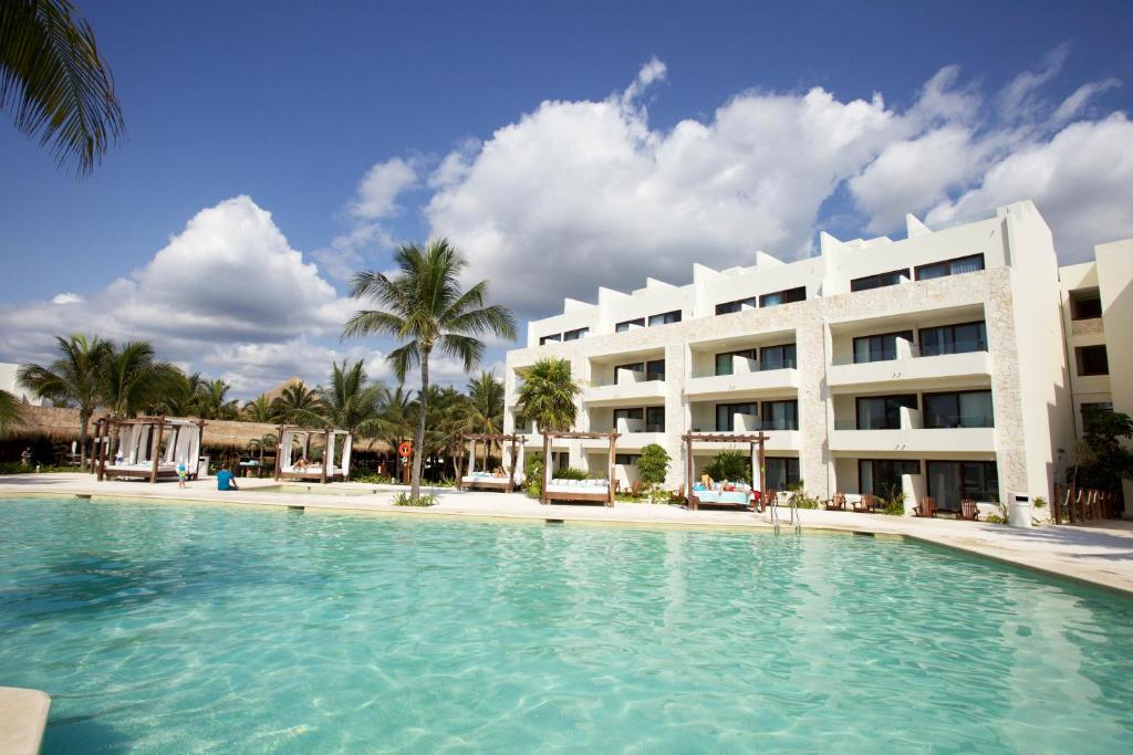 Akumal Bay Beach & Wellness Resort photo 1