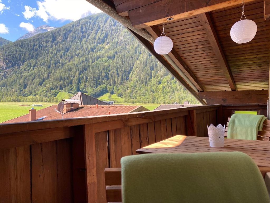 Familien-Apartment mit Balkon und Bergblick photo 4