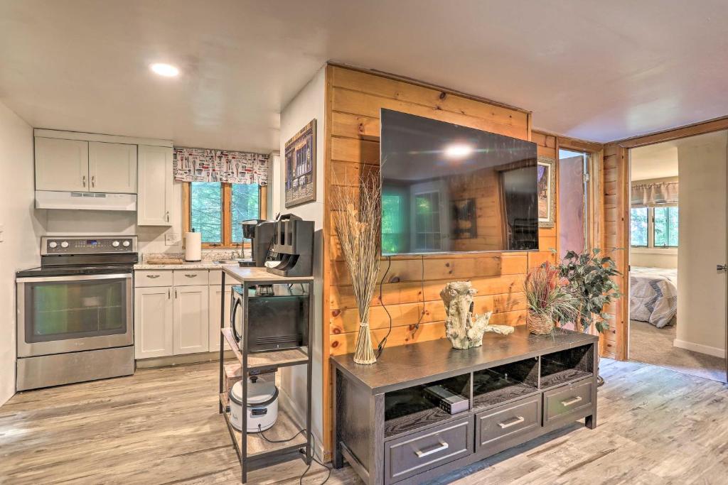 North Arrowhead Lake Cabin with Deck, Pets Welcome! photo 4