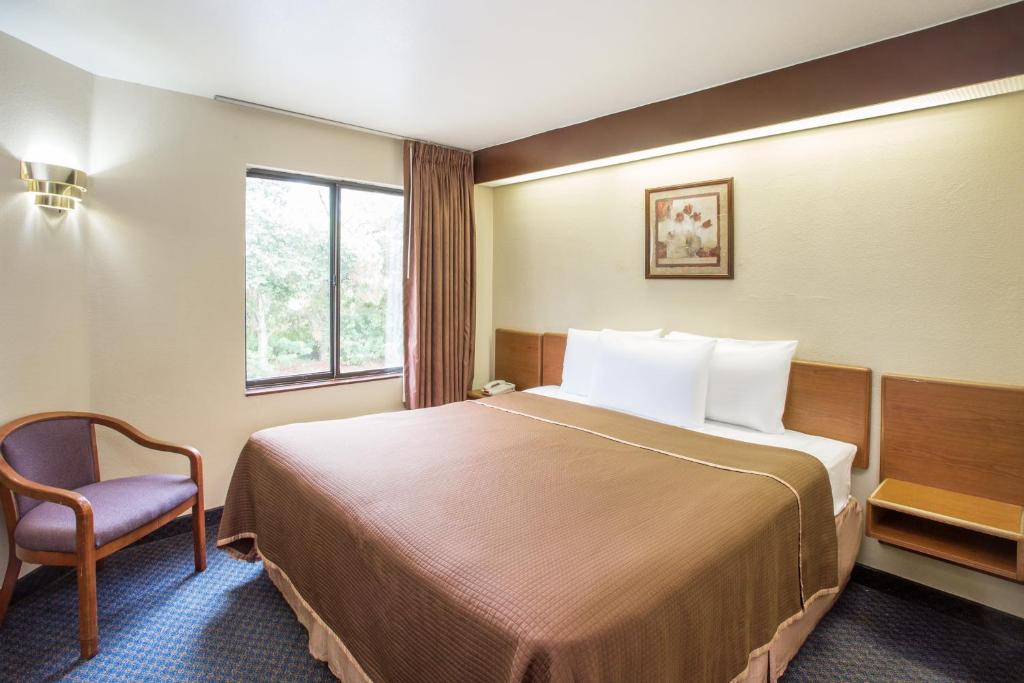 Travelodge by Wyndham Fort Myers Airport photo 3