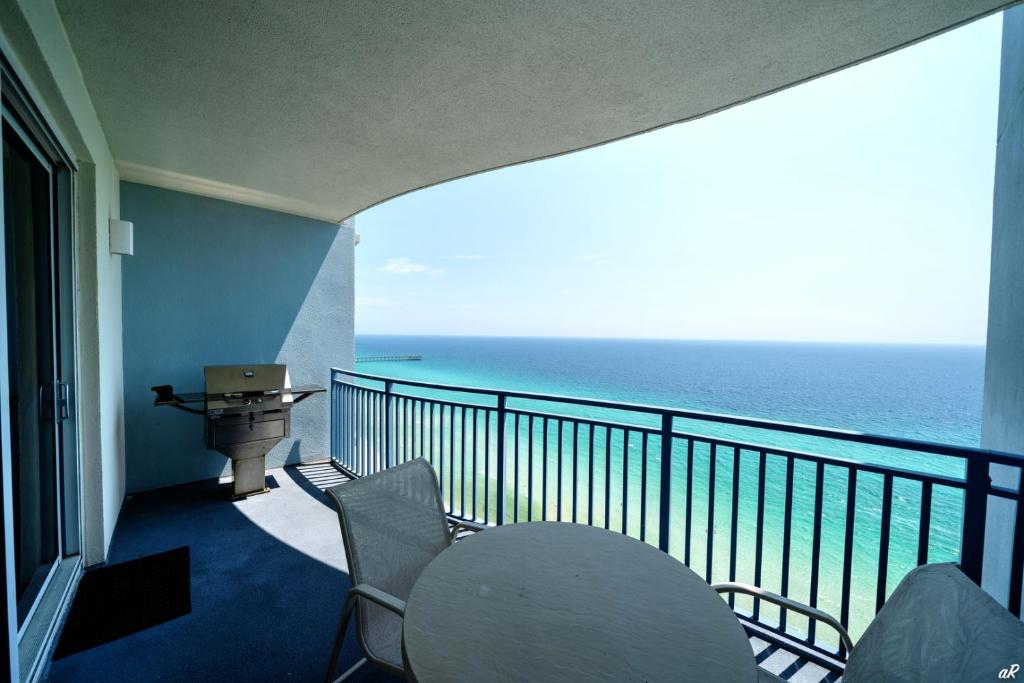Gorgeous Oceanfront Condo with BBQ image
