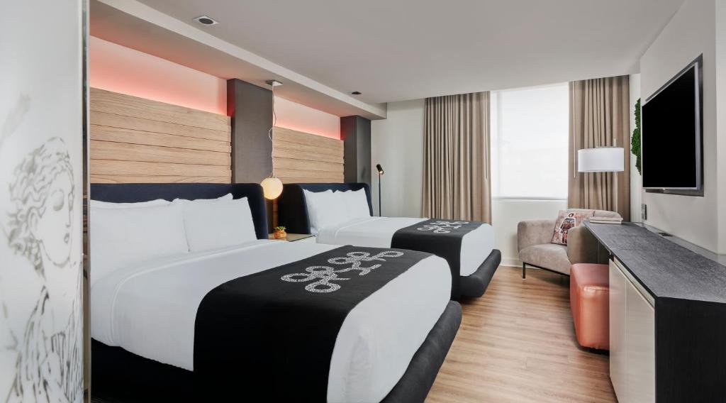 Сьюит (Zena City View Two Queens), Hotel Zena, a Viceroy Urban Retreat