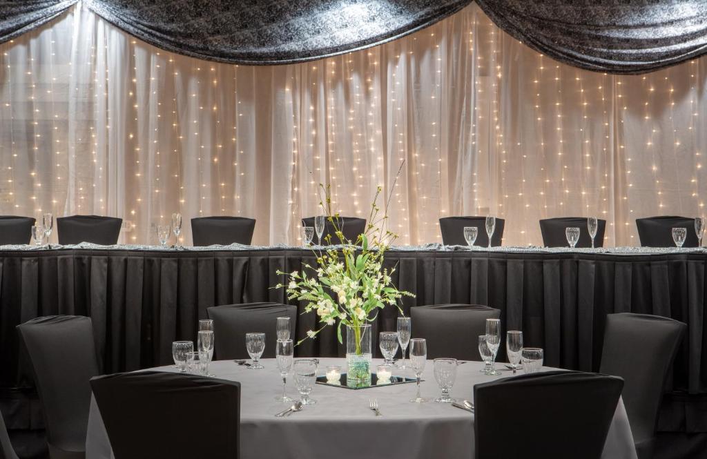 Holiday Inn Hotel & Suites Des Moines-Northwest, an IHG Hotel photo 4