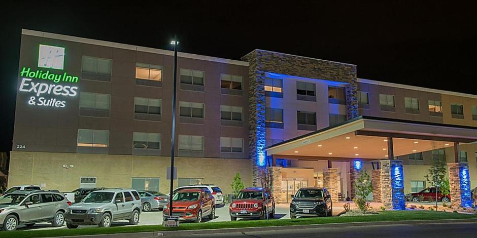 Holiday Inn Express & Suites - Louisville N - Jeffersonville, an IHG Hotel photo 1