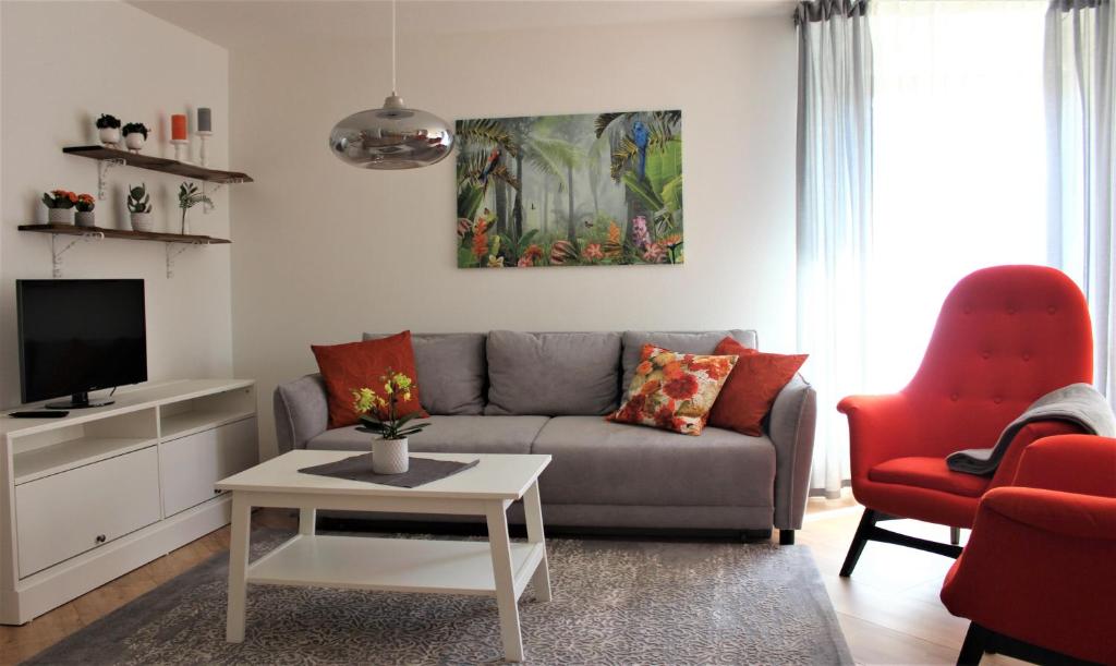 Apartment with parking garage photo 2