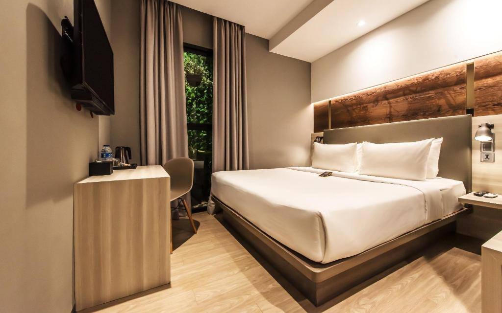 Двухместный (Улучшенный номер с кроватью размера «queen-size»), Simple Hotel Jakarta Wahid Hasyim