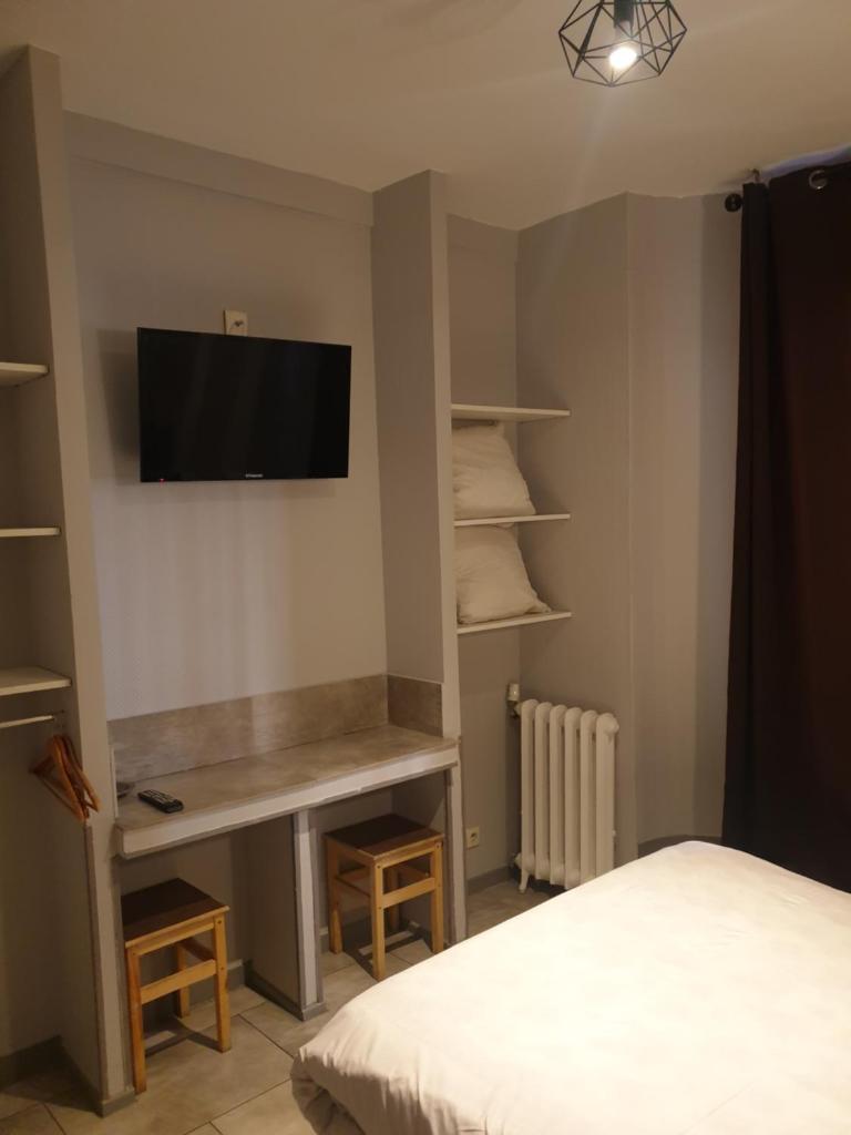 Двухместный (Двухместный номер с 1 кроватью и видом на улицу), Hôtel Belfort