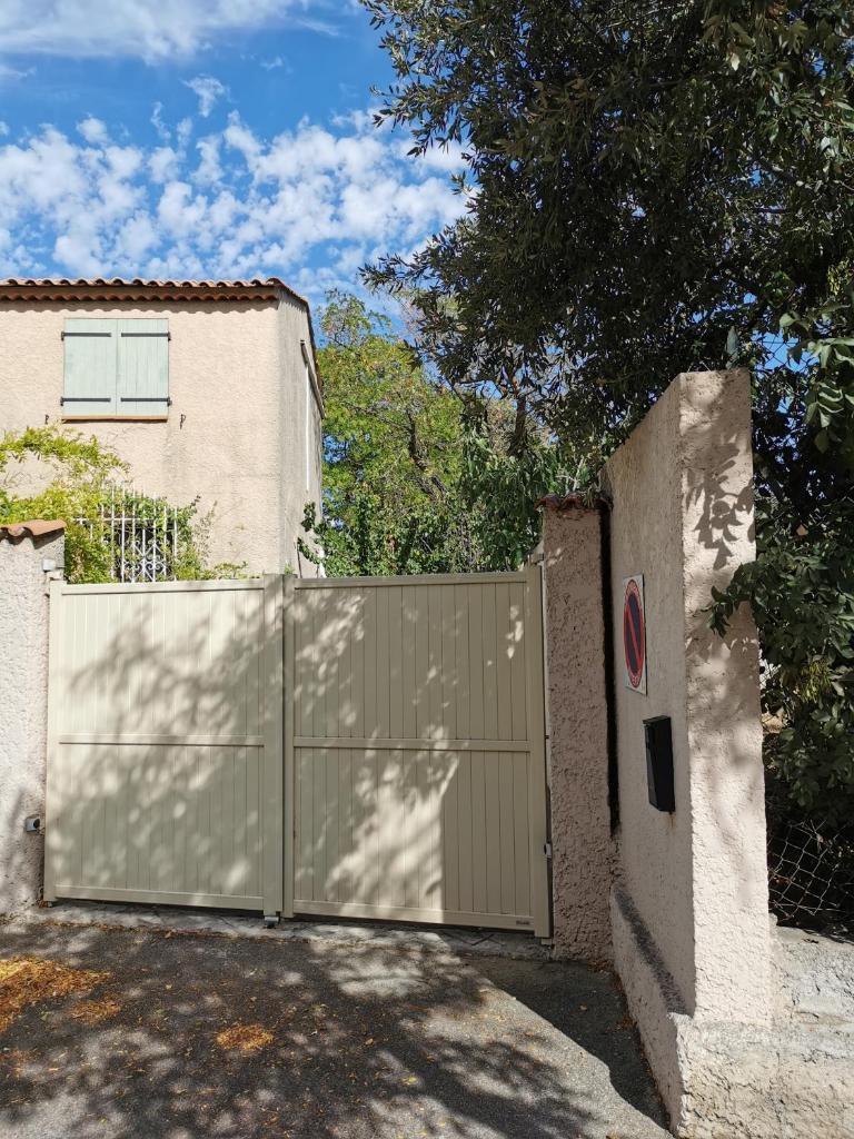 APPARTEMENT EN SOUS SOL DE VILLA avec accès jardin et piscine photo 3