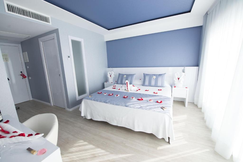 Masd Mediterráneo Hotel & Apartamentos - Tap to explore photos